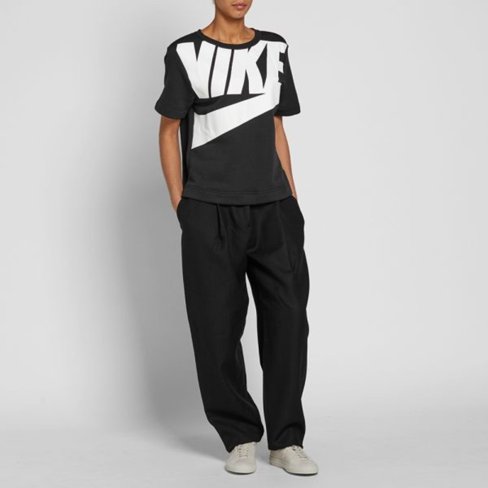 NWT Nike swoosh modern tee